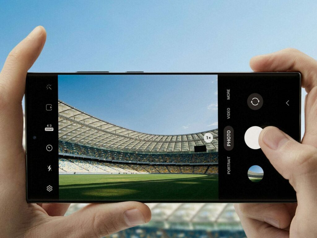 The main camera, which has a 200MP ISOCELL HP2 sensor and an adaptive feature, is a significant improvement in the Galaxy S23 Ultra. It can merge 16 pixels into one to create a 12MP image with 2.4 million individual pixels, or it can merge its pixels 4-to-1 to create a 50MP image with more details.